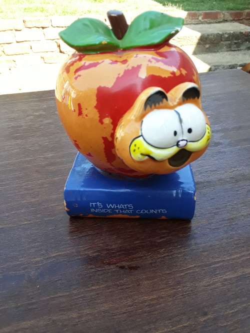 1978, 1981 - GARFIELD VINTAGE Ceramic Figurine - United Feature Syndicate, INC