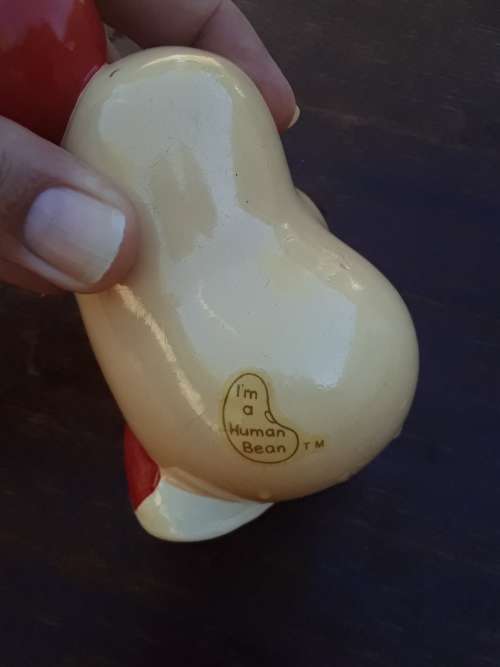1981 - Vintage Enesco HUMAN BEAN SAYING I LOVE YOU - AMAZING BUY - 11 CM in Height - 7 CM in Width
