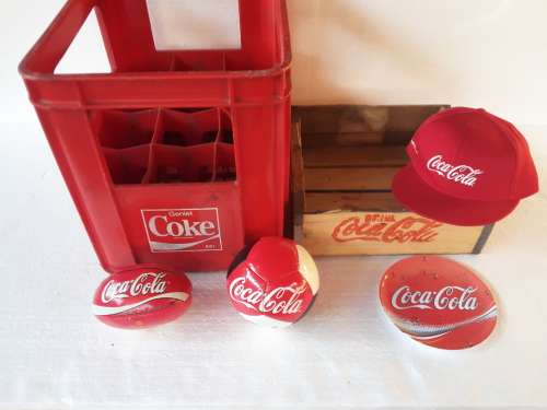 Coca-Cola - Amazing Bundle - 2 x Crates - 1 x Cap - 1 x Plate - 2 x Sporting Memorabilia Balls