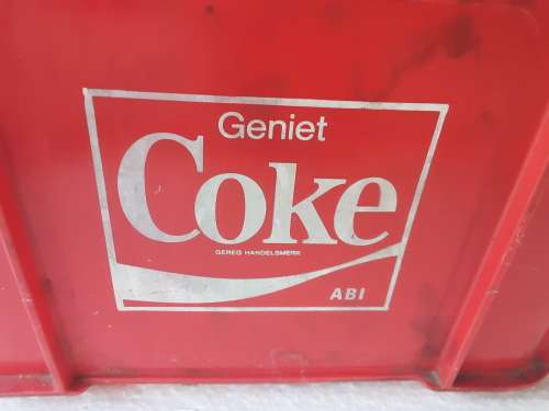 Coca-Cola - Amazing Bundle - 2 x Crates - 1 x Cap - 1 x Plate - 2 x Sporting Memorabilia Balls
