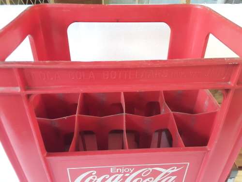 Coca-Cola - Amazing Bundle - 2 x Crates - 1 x Cap - 1 x Plate - 2 x Sporting Memorabilia Balls