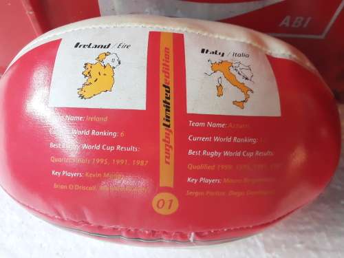 Coca-Cola - Amazing Bundle - 2 x Crates - 1 x Cap - 1 x Plate - 2 x Sporting Memorabilia Balls