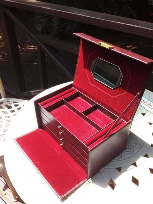 Amazing Jewelry/Vanity Case - AMAZING CONDITION