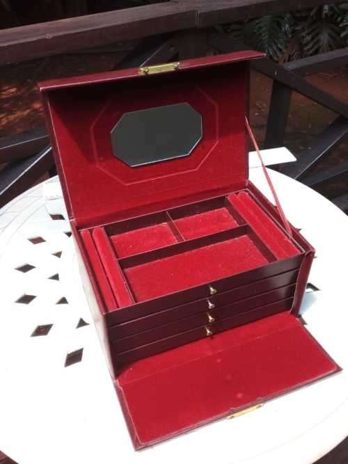 Amazing Jewelry/Vanity Case - AMAZING CONDITION