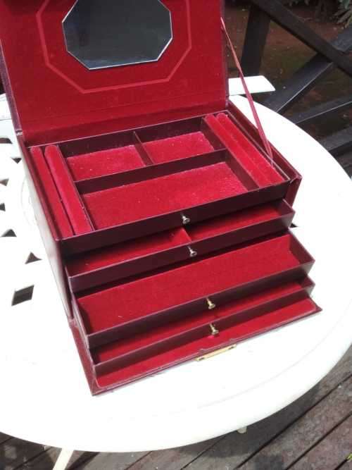 Amazing Jewelry/Vanity Case - AMAZING CONDITION