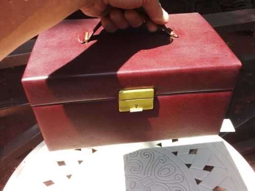 Amazing Jewelry/Vanity Case - AMAZING CONDITION
