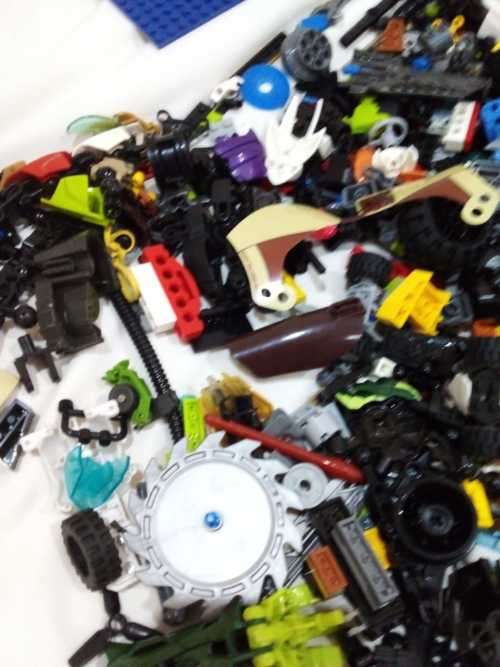 LEGO - ASSORTED LEGO 2KG - AMAZING CONDITION