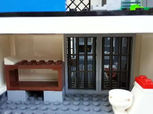 4 STORY POLICE STATION BUILT - 100% ORIGINAL LEGO - DON`T MISS OUT