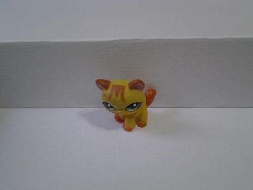 Little Pet shop yellow cat