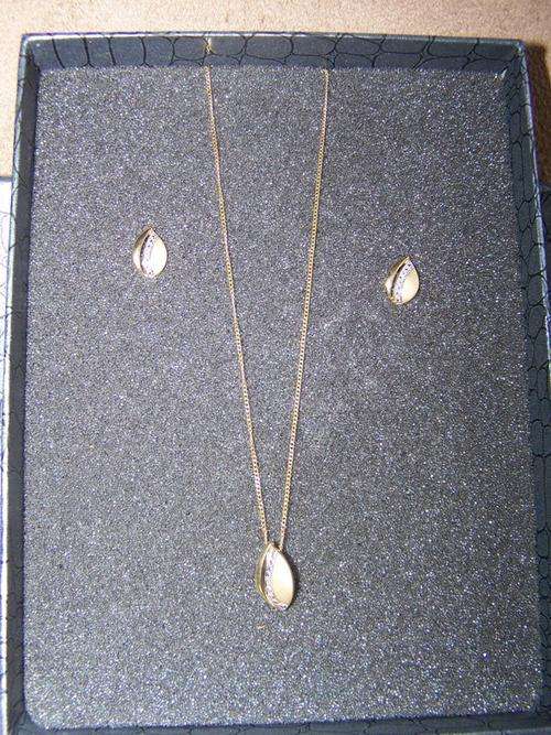GENUINE 9CT Gold Chain, Pendant and Earings Set with Diamonds - AMERICAN SWISS