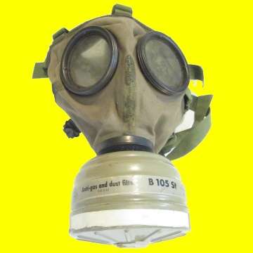 Second World War Period Gas Mask with Replaceable Filter.