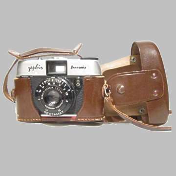 Ferrania ZeplinCamera with a Regula-Cassar 1:,8/45 Lens complete with its Leather Case and Strap.