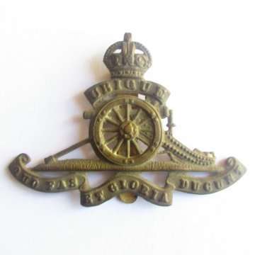 Royal Artillery Regiment - Ubique Quo Fas Et Gloria Ducunt Cap Badge - Lug Intact.