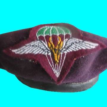 Parabat Beret 1st Para Bat Battalion With 100% Original Badge.