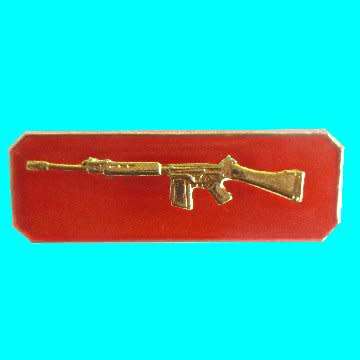 Army Smaal Arms Instructors Qualification Bar - Cold Rifle On Red - Scarce Item.