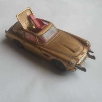 James Bond 1st Type Aston Martin DB5 With James Bond.