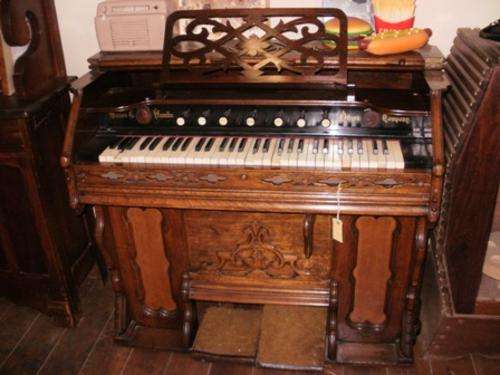 Antique Organ - Mason & Hamlin - Antique, church style
