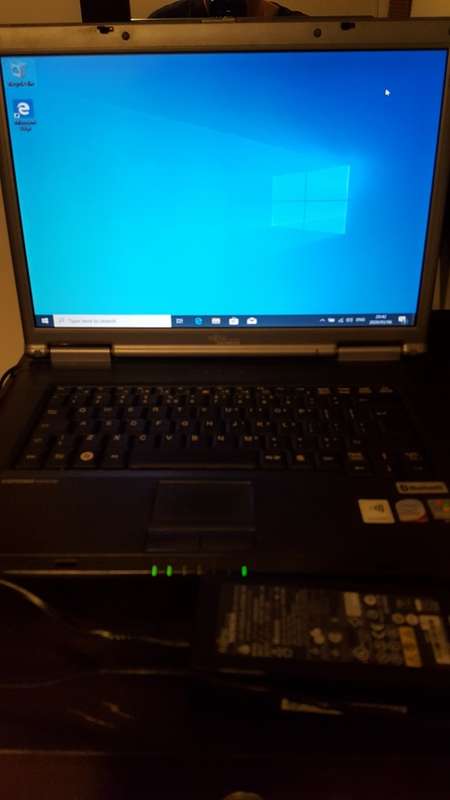 Fujitsu-Siemens Esprimo Mobile D9500 2.2ghz dual core