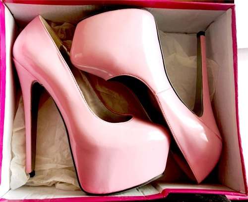 PINK FOOTWORK (SIZE 6)But will fit a Size 5) Shoes