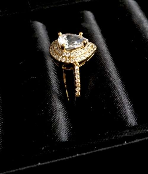 Gorgeous White Diamante Set in 18ct Yellow Rolled Gold Ring