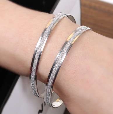 Gorgeous High Fashion 2 x Silver Bangle with Glitter Inlay