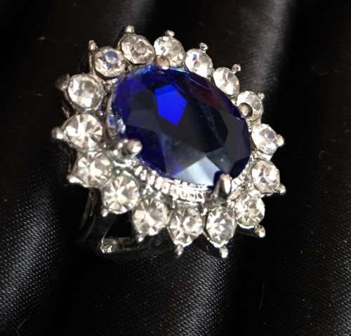 Unusual Posh Ring with Cr, Sapphire Surrounded by White Sim Diamonds
