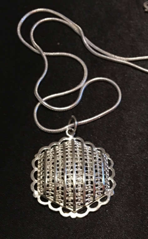 Eye Catching 925 Sterling Silver Pendant with Matching 925 Sterling Silver Neck Chain Filled Jewelry