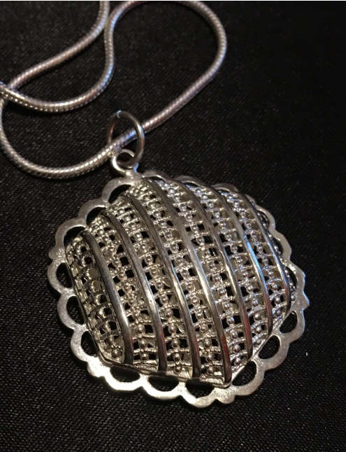Eye Catching 925 Sterling Silver Pendant with Matching 925 Sterling Silver Neck Chain Filled Jewelry