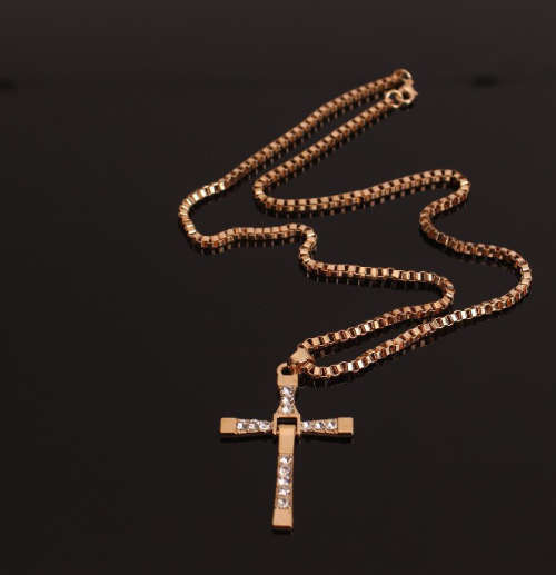 Eye  Catching Swarovski   Crystals in 18ct Yellow Gold Filled Unisex Neck Chain