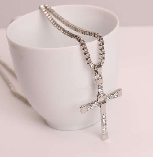 Stylish Stainless Steel Cross Pendant with FREE Matching Neck Chain