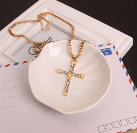 Stylish Sim Diamonds Set in 18ct Unisex Yellow Gold Filled Cross with Matching Neck Chain