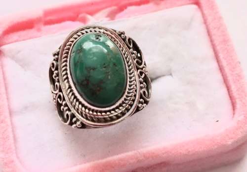 Attractive Green Gemstone Set in Genuine Solid 925 Sterling Silver Ring