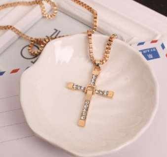 Stylish Sim Diamonds Set in 18ct Unisex Yellow Gold Filled Cross with Matching Neck Chain