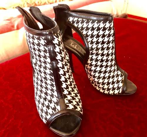 Black & White LINX SHOES (SIZE 4)