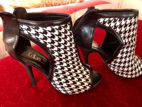 Black & White LINX SHOES (SIZE 4)