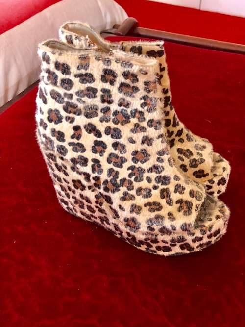 LAI LIZ HILV IMPORTED ANIMAL PRINT SHOES