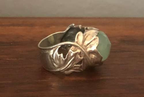 Attractive 925 Sterling Silver Gemstone Ring