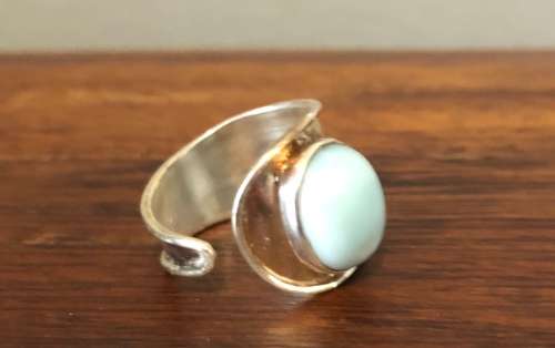 Attractive 925 Sterling Silver Gemstone Ring