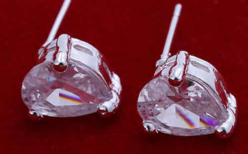 **** SIMPLY ADORABLE! HEART SHAPED DIAMOND SIMULANTS EARRINGS  ****