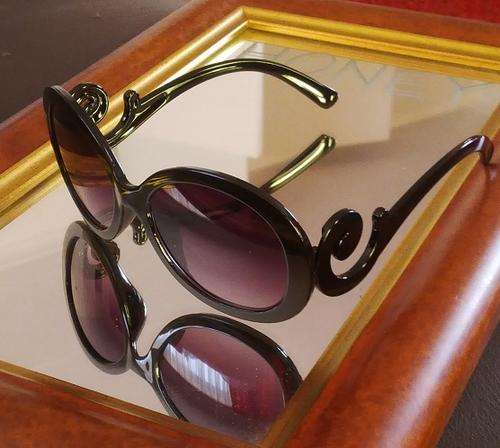 BEAUTIFUL AND HIGH FASHION BROWN  SUNGLASSES
