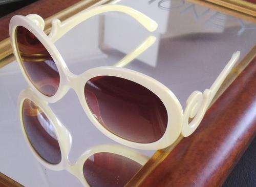 BEAUTIFUL AND HIGH FASHION BEIGE  SUNGLASSES
