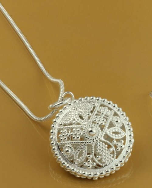 .925 STERLING SILVER DETAILED ROUND SHAPE PENDANT