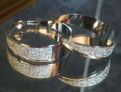 **WOW** PRETTY AND SEXY SILVER EARRINGS