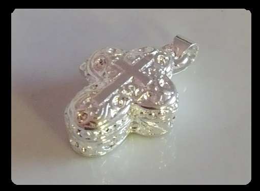 .925 STERLING SILVER DETAILED CROSS PENDANT