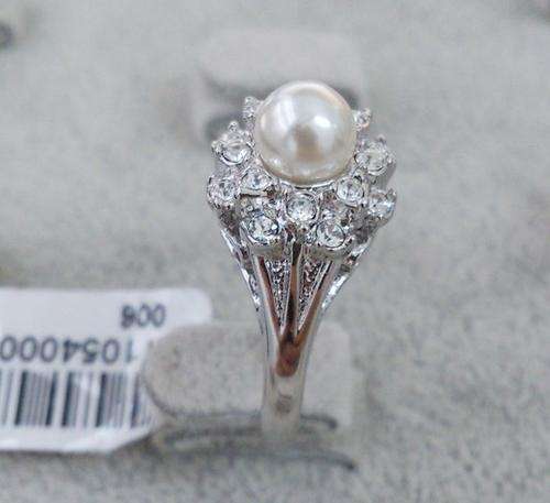 AWESOME AND QUALITY IMITATION PEARL RING