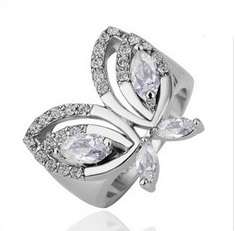 PRETTY, SEXY AND SASSY 18KGP GOLD DIAMOND SIMULATED DRESS RING