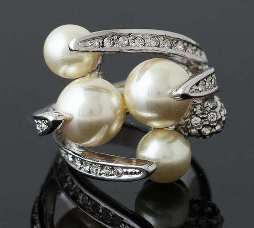 AWESOME AND ELEGANT PEARL RING