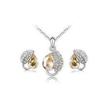 GORGEOUS AUSTRIAN CRYSTAL PENDANT AND EARRING SET
