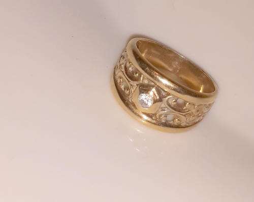 Solid 9ct Yellow Gold Ring