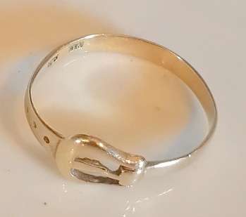 SOLID 9 CT SOLID YELLOW GOLD BUCKLE RING